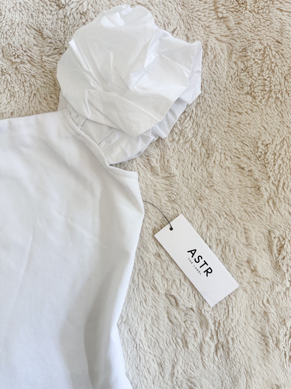 ASTR The Label Hoda Top Small White Puff Sleeve Square Neck NWT - Picture 4 of 7